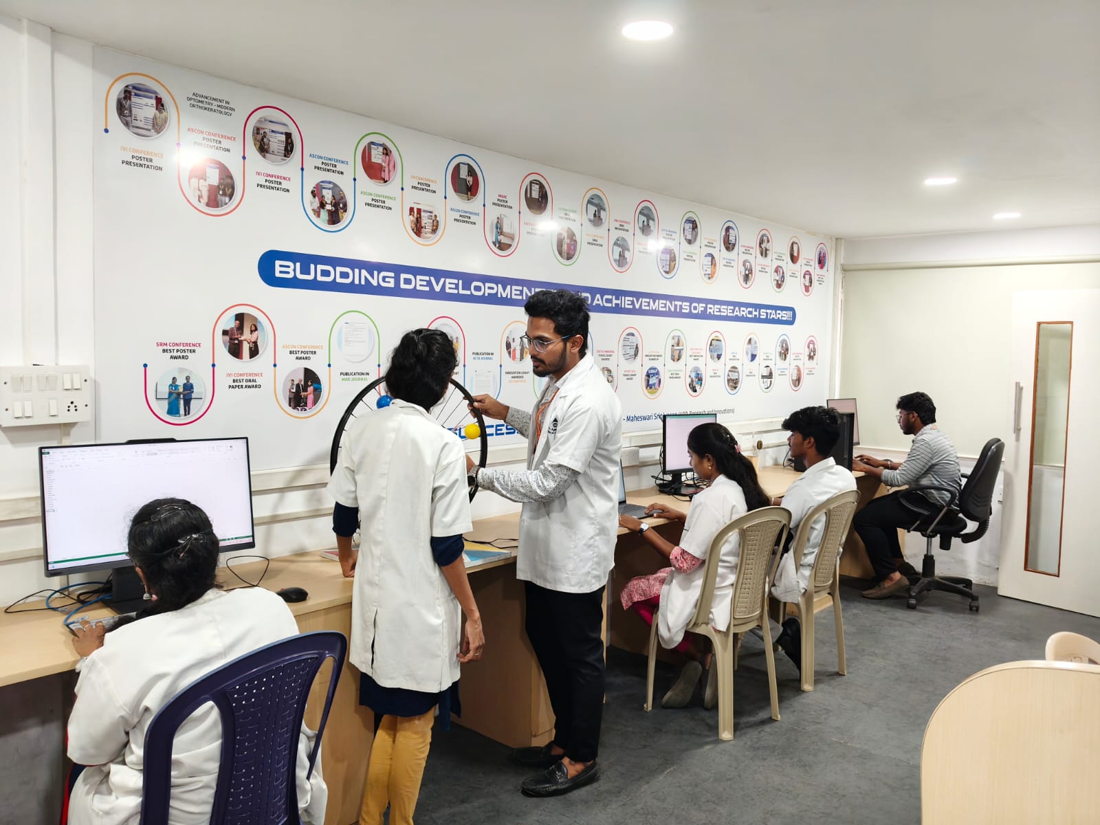 Advancing eye care and vision science through innovative research in our Optometry Research Lab (1)